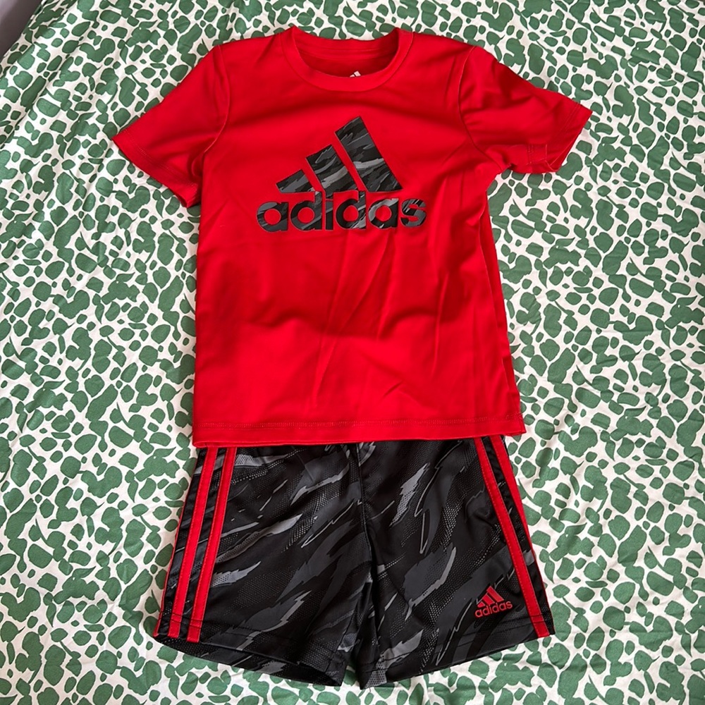 ADIDAS boys matching outfit. Size 4T. Red and black.